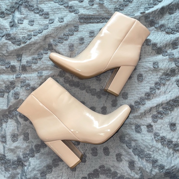 NWOT Patent Bootie, rounded closed toe, 4-inch block heel, ankle zip closure - Picture 2 of 5